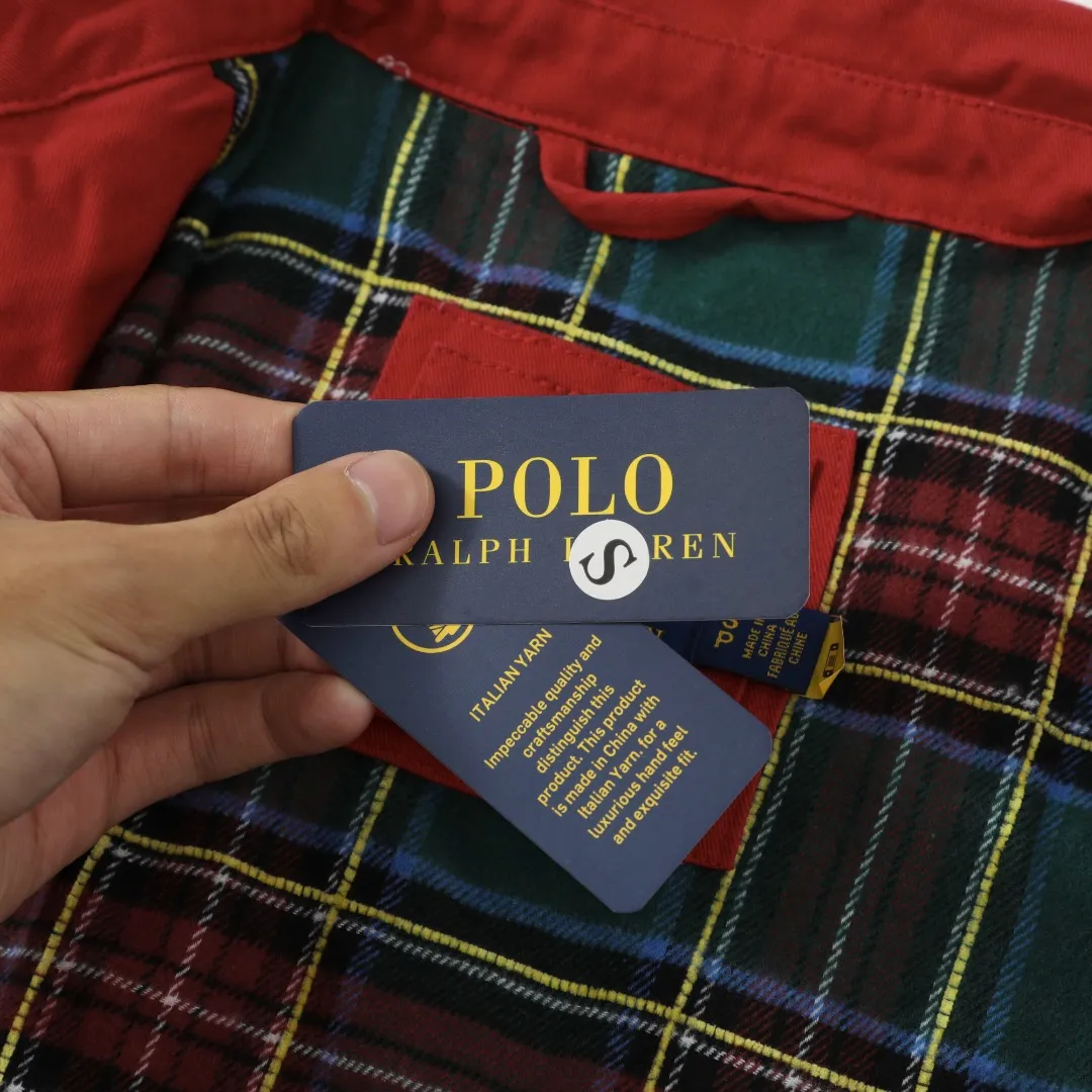 P360 #R43 Ralph Lauren/Ralph Lauren American vintage classic lapel old cadre retro jacket, thickened in autumn and winter, woolen lining, classic design, timeless classic, thick cotton fabric, showing a sense of vintage, collar and cuffs colorful plaid embellishment, looks good on both men and women, comfortable and comfortable, focuses on relaxed retro YYDS, one for each man and woman, an indispensable piece for autumn and winter, the hottest jacket at the moment The 100% cotton twill is thick and thick, and the pure cotton colorful plaid lining is distinguished by digital printing in the market. Exquisite embroidery. The Harrington jacket has a loose fit, is short and fat, and is super versatile. It is clean-fitting and is perfect for men and women!   Color: Khaki Navy Red Black Size: S/M/L/XL Length: 68 70 72 74 Sleeve Length: 63 64 65 66 Shoulder Width: 51 52 53 54 Bust: 126 130 134 138